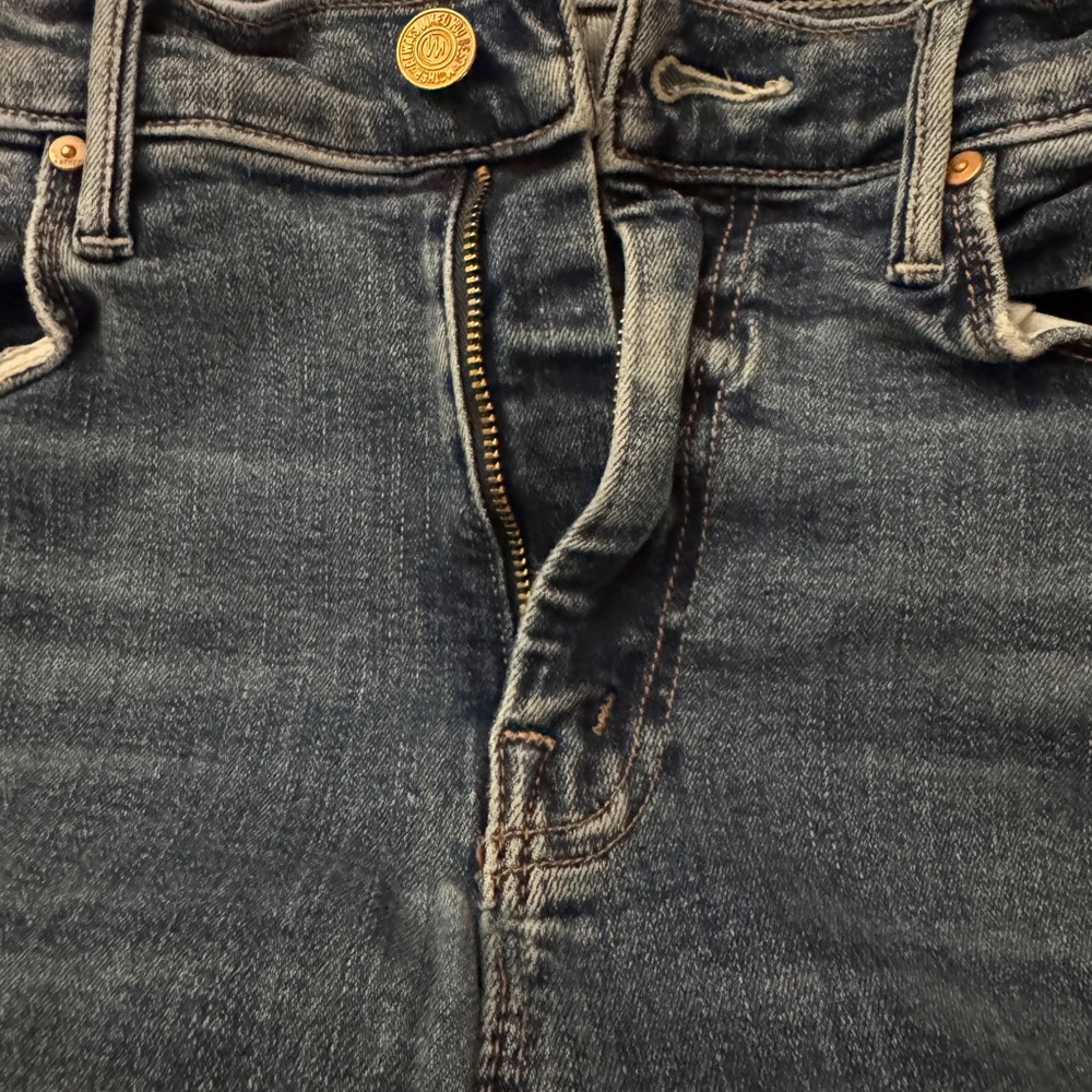 MOTHER The Weekend Fray Jeans 'Walking on Coals' Wash - Picture 9 of 9